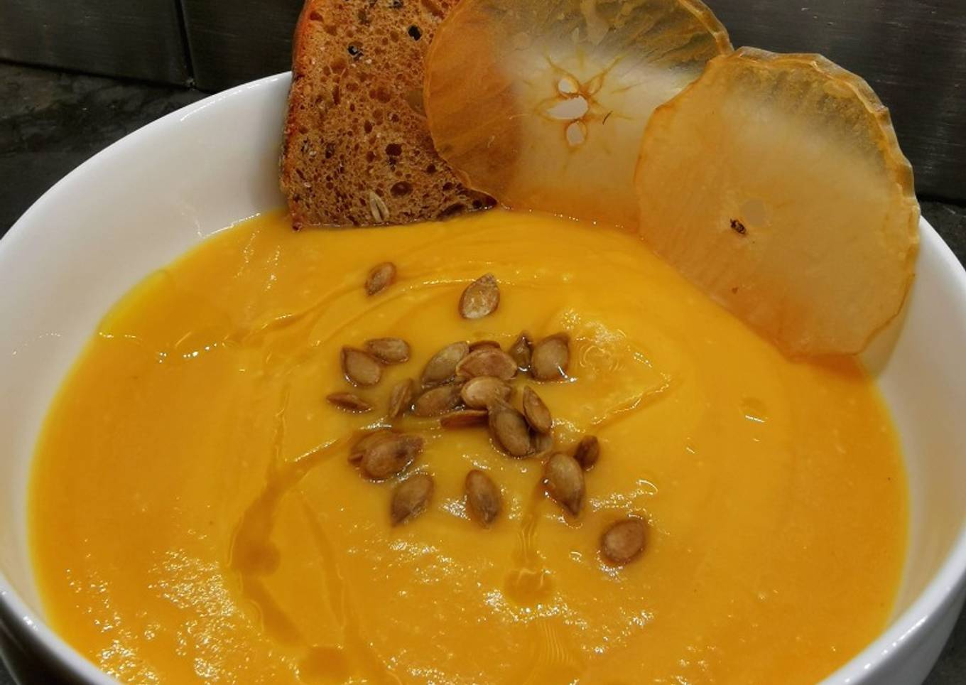 Velouté de butternut à la pomme et au curry