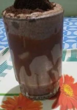 A picture of Oreo milk shake.