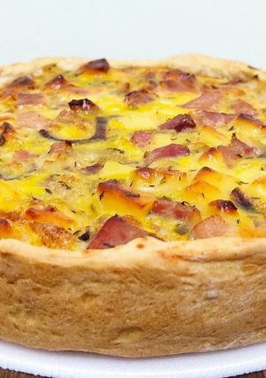 Una foto de Tarta de cebollas, queso y panceta 😋😋😋