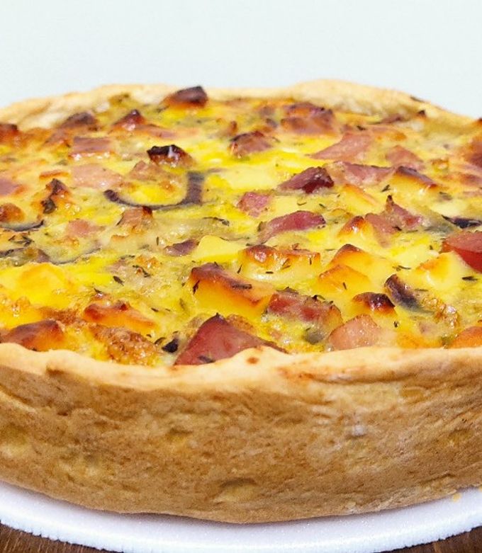 Una foto de Tarta de cebollas, queso y panceta 😋😋😋