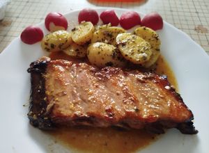 Foto principal de Churrasco o costillar de cerdo con patatas al ajo y orégano al horno o en Airfryer