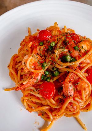 Foto resep Tomato Garlic & Shrimp Pasta