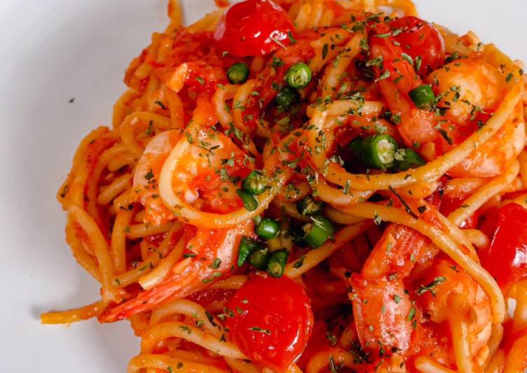 Tomato Garlic &amp; Shrimp Pasta