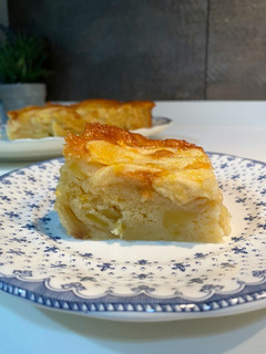Una foto de Pastel bizcocho esponjoso de manzana