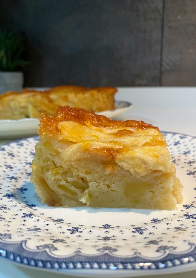 Una foto de Pastel bizcocho esponjoso de manzana