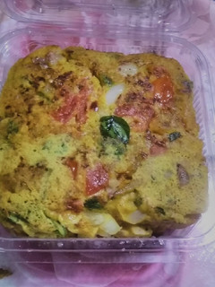 சீஸ் பிரெட் வெஜ் ஆம்லெட்(cheese bread veg omelette recipe in tamil) செய்முறை முக்கிய புகைப்படம்