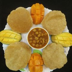 A picture of Aam Chana Puri bhaji.
