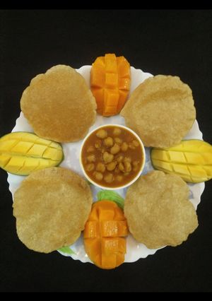 A picture of Aam Chana Puri bhaji.