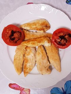 Una foto de Pollo regado con limón