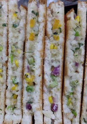 મેયોનિસ સેન્ડવીચ(Meyo sandwich recipe in Gujarati) રેસીપી મુખ્ય ફોટો