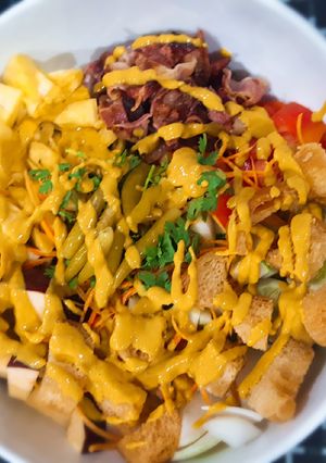 Hình của món Salad trái cây, ba rọi xông khói + mustard vàng.
