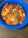 Huevo en salsa roja