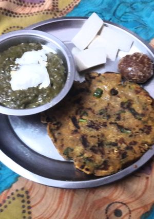 A picture of Sarson ka saag and Makki ki methi wali Roti.