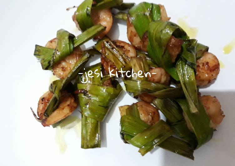 Langkah Mudah untuk Menyiapkan Udang goreng pandan, Enak