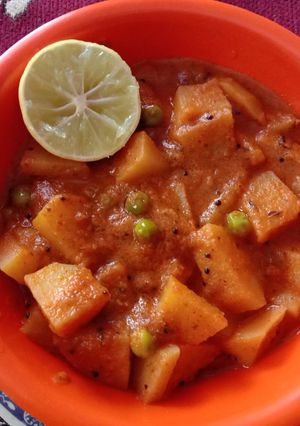 A picture of Aloo Mutter Sabji.