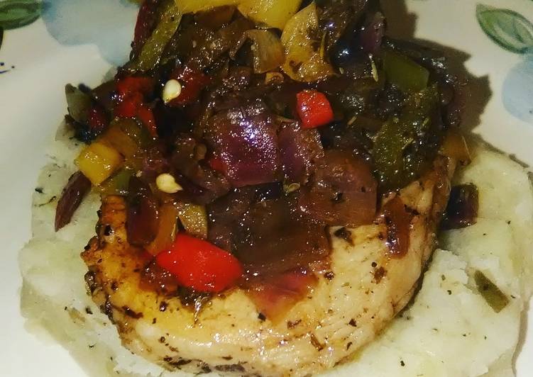 Easy Way to Prepare Yummy Low Calorie Pork Chop peppers & potatoes