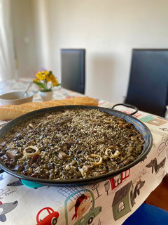 Una foto de Arroz negro del senyoret, ideal para niños 🥰