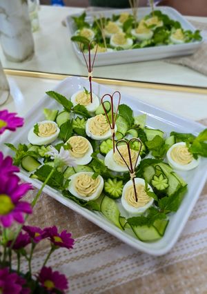 عکسی از دستور فینگر فود تخم مرغ آبپز شیطانی یا فرشته Deviled Eggs (or Angel Eggs)