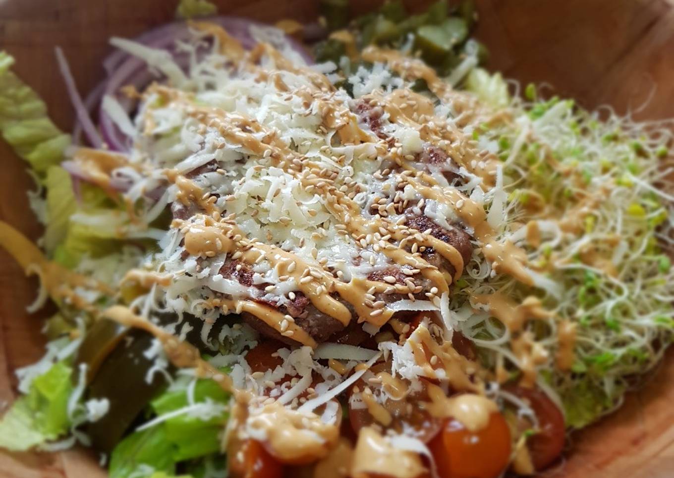 Ensalada de hamburguesa deconstruida