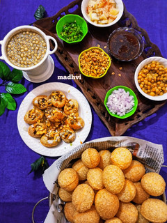 पानी के बताशे (pani ke bataashe recipe in Hindi) रेसिपी मुख्य फोटो