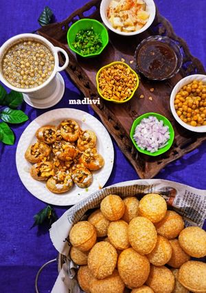 पानी के बताशे (pani ke bataashe recipe in Hindi) रेसिपी मुख्य फोटो