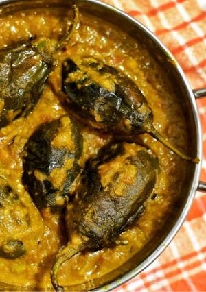 পীনাট স্টাফড বেগন মাশলা (Peanut stuffed begain masala recipe in Bengali) রেসিপির প্রধান ছবি