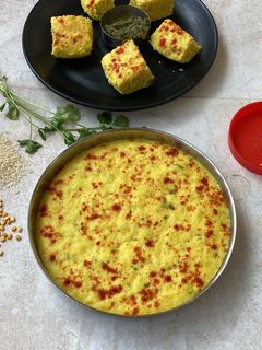 खट्टा ढोकला (khatta dhokla recipe in Hindi) रेसिपी मुख्य फोटो