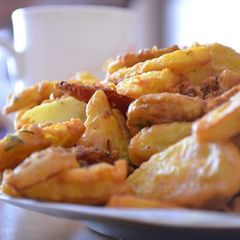 A picture of Chai--pakora.