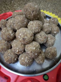 डिंकाचे लाडू (dinkache laddu recipe in marathi) रेसिपी चे मुख्य फोटो