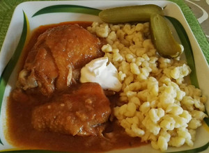 Kakaspörkölt nokedlivel recept fotója