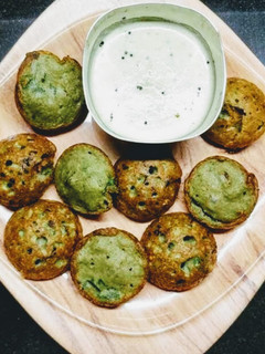 A picture of Moong dal appe.