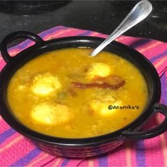 A picture of Kashmiri Style: 'Zombre Thool te Daal' or 'Anday walli Dal'.