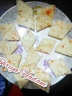 રવા ના ઇન્સ્ટન્ટ ઢોકળાં(Rava Dhokla Recipe in Gujarati) રેસીપી મુખ્ય ફોટો