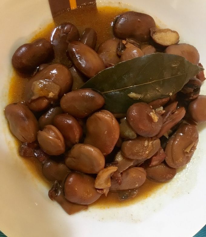 Una foto de Habas secas (michirones) en olla rápida con chorizo y jamón