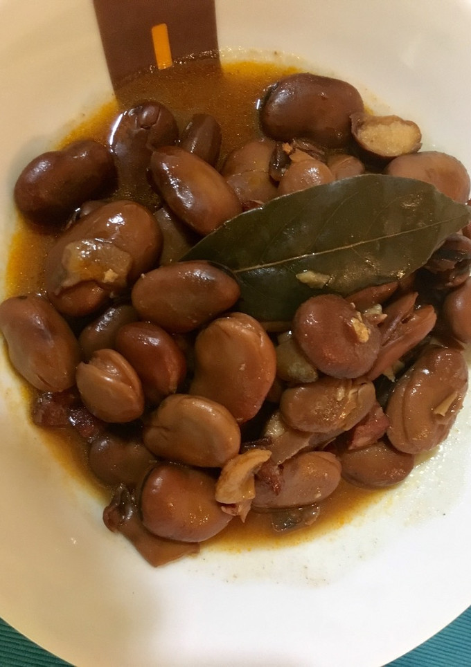 Una foto de Habas secas (michirones) en olla rápida con chorizo y jamón