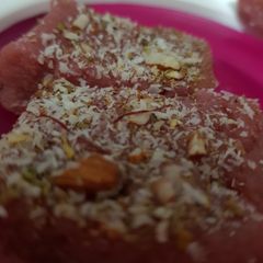 A picture of Strawberry Burfi.