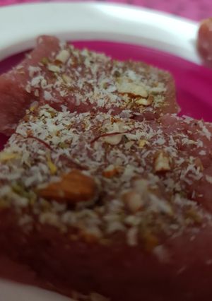 A picture of Strawberry Burfi.