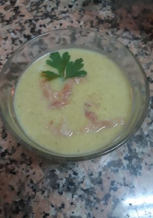 Foto principal de Crema de calabacín con trocitos de jamón