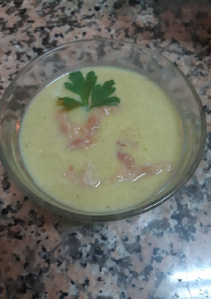 Una foto de Crema de calabacín con trocitos de jamón