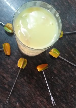 मिक्स फ्रूट लस्सी (Mix fruit lassi recipe in hindi) रेसिपी मुख्य फोटो