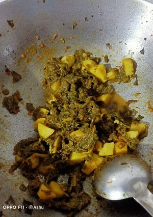 आलू पालक की सब्जी (aloo palak ki sabzi recipe in Hindi) रेसिपी मुख्य फोटो