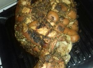 Una foto de Pernil en papel aluminio