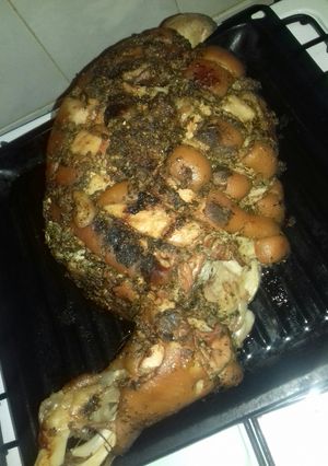 Una foto de Pernil en papel aluminio