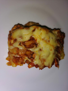 Una foto de Lasaña con salsa bechamel joestar