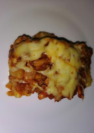 Una foto de Lasaña con salsa bechamel joestar