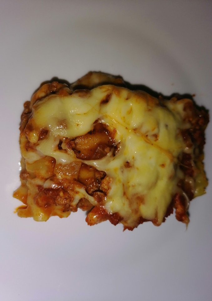 Una foto de Lasaña con salsa bechamel joestar