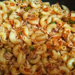 A picture of Chicken vegetables macroni.