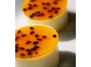 Una foto de Panna Cotta con Maracuyá