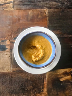 Una foto de Crema de cacahuete casera de cúrcuma, cardamomo, jengibre y canela
