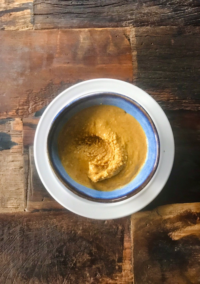 Una foto de Crema de cacahuete casera de cúrcuma, cardamomo, jengibre y canela